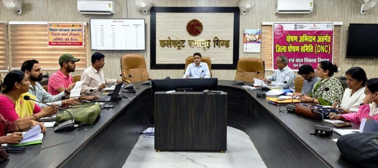 आधार अपडेशन का कार्य 20 दिवस में पूर्ण करा : कलेक्टर