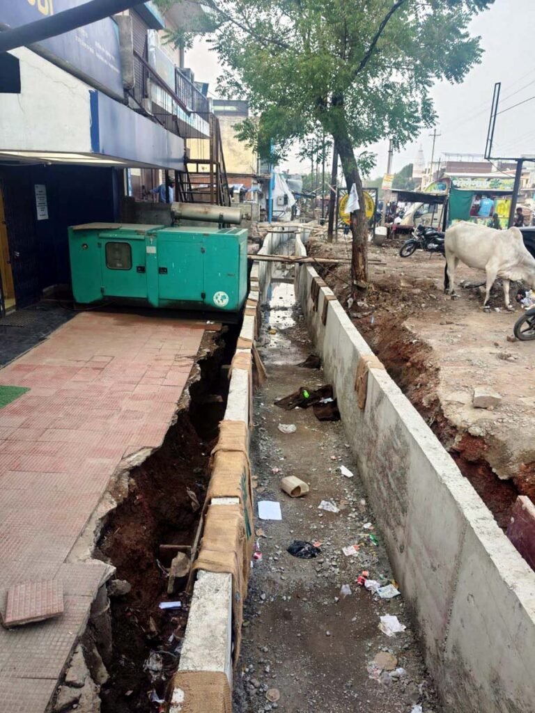 नाला निर्माण कार्य पर गंभीर सवाल: घटिया सामग्री के उपयोग के आरोप