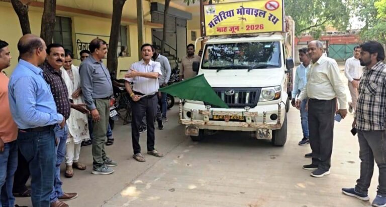मलेरिया रथ को हरी झण्डी दिखाकर किया रवाना