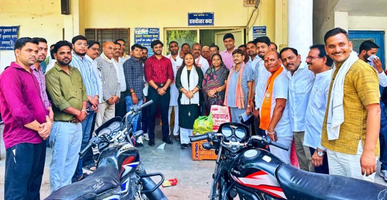 आर्य के जन्मदिन पर फल वितरण एवं पौधारोपण कार्यक्रम आयोजित