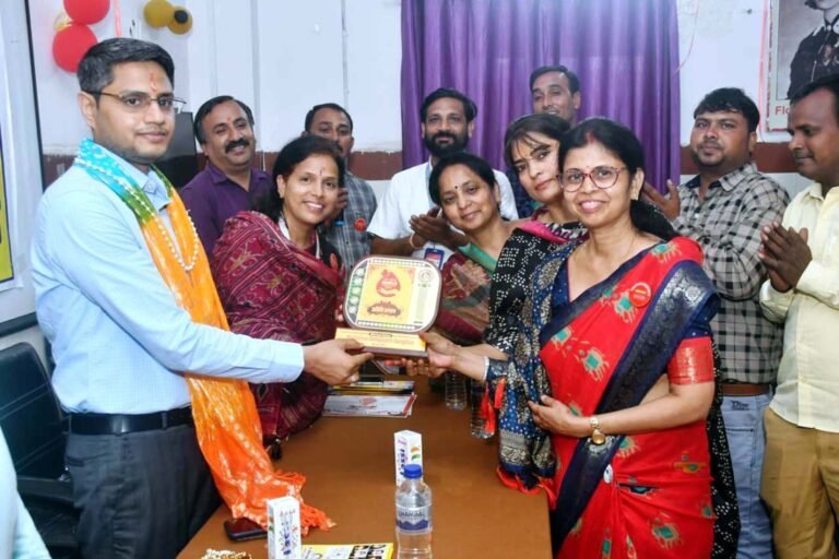 नवजीवन के कार्य समाजोपयोगी, रक्तदान महादान : कलेक्टर मीणा