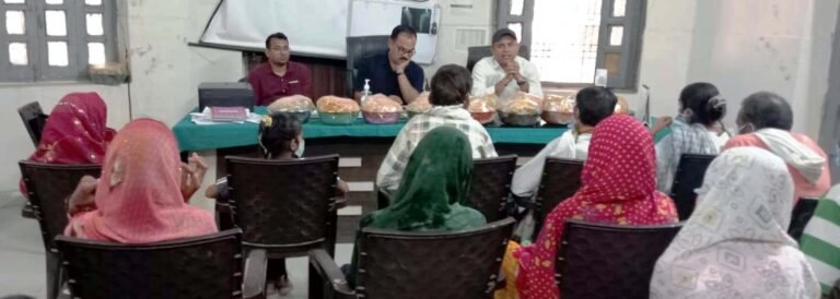 टीबी मरीजों को पोषण सहायता हेतु वितरित कीं फूड बास्केट