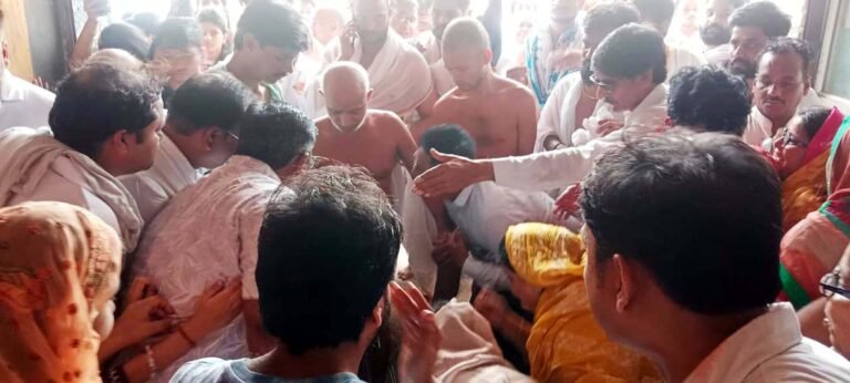 विशुद्ध सागर महाराज ससंघ का नगर में हुआ ऐतिहासिक मंगल प्रवेश