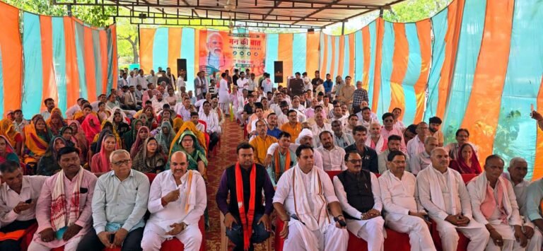मंत्री शुक्ला ने किसान भाइयों के साथ किया मन की बात का सामूहिक श्रवण