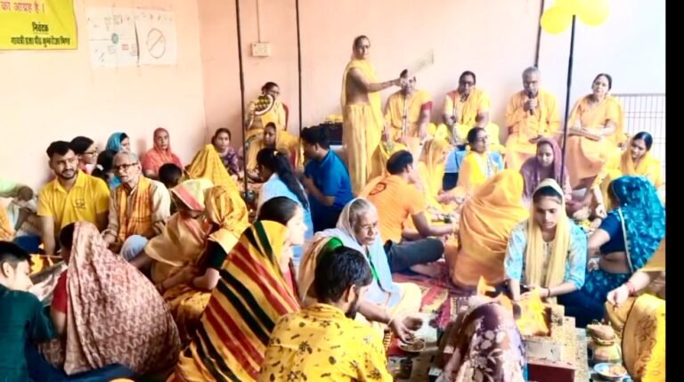गायत्री प्रज्ञा पीठ कुम्हरौआ रोड भिंड में गुरु पूर्णिमा के पावन पर्व पाँच कुण्डीय गायत्री महायज्ञ बड़े हर्षोल्लास के साथ संपन्न हुआ