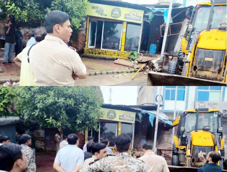 गौरी सरोवर किनारे चला बुलडोजर, अवैध दुकानें और गुमठियां कीं ध्वस्त