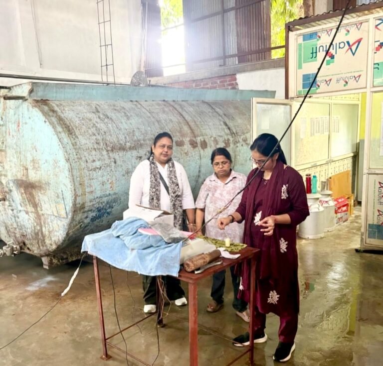 खाद्य सुरक्षा विभाग ने मौके पर रैपिड किट से की दूध की जांच
